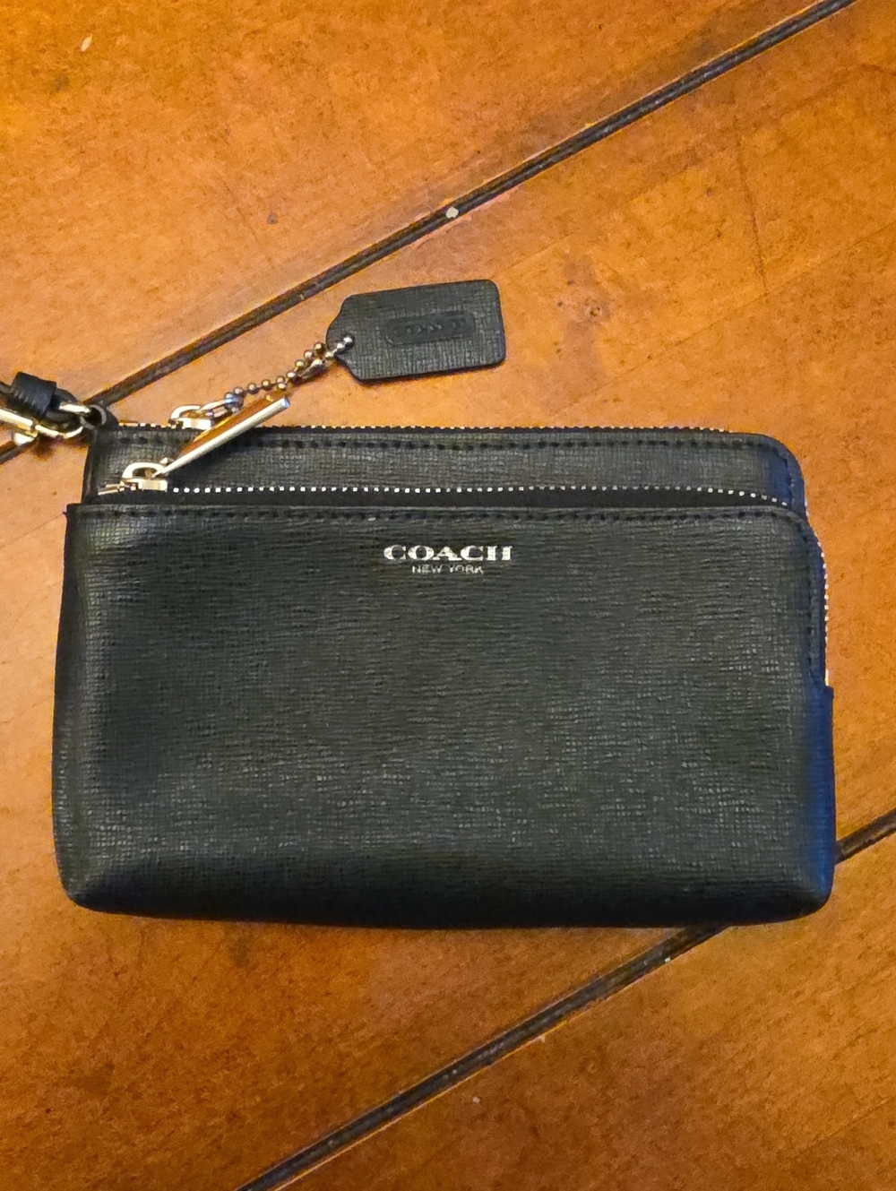 COACH | CORNER ZIP WRISTLET